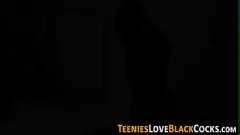 تشغيل الساخنة في سن المراهقة كيرا روز في الكعب العالي يعطي اللسان المذهل إلى الديك الأسود الضخم في هذا الإباحية بين الأعراق المتشددين