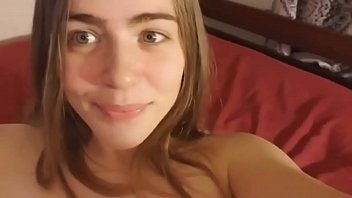 تشغيل في سن المراهقة مع كس رقائق وكبيرة الثدي صورت عندما مارس الجنس