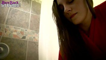Jouer Une mère sexy reste enceinte après avoir baisé avec son fils