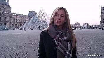 Jouer Deux filles ayant des relations sexuelles seules