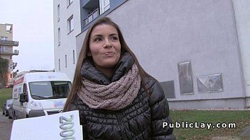 play Die Hündin filmte nachts beim Saugen