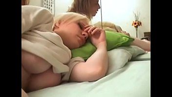 Afspelen Roemeense xvideos film met een studente uit Boekarest en haar minnaar die seks hebben in de studentenkamer xvideos