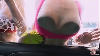 Afspelen Hun tepels zijn erg mooi en heet en ze willen heel graag masturberen