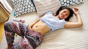 Play Forced moms porn mom doing videochat puts the rubber penis in her pussies