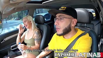Reproducir Le hace sexo oral en el coche y luego la penetra en el barco