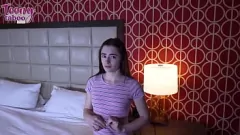 تشغيل 18yo ربيبة ريس روبنز يأخذ ديك الثابت في مواقف متعددة