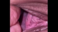 play Das zierliche Babe Kate wird frech: Amateur-Handjob und klaffende Löcher