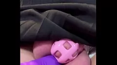 تشغيل Sassy Sissy تخوض تحدي القفص لمدة 5 دقائق مع Vibrator وLexi Alexander