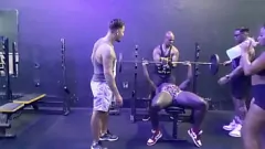 play Trio du porno lesbien avec des amateurs interraciaux dans le gymnase - Soraya Castro, Jhonny Gab, Fernanda Chocolatte
