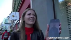 Odtwórz Amateur Milf Claudia Mac staje się niegrzeczny w karawanie ze Stanleyem Johnsonem